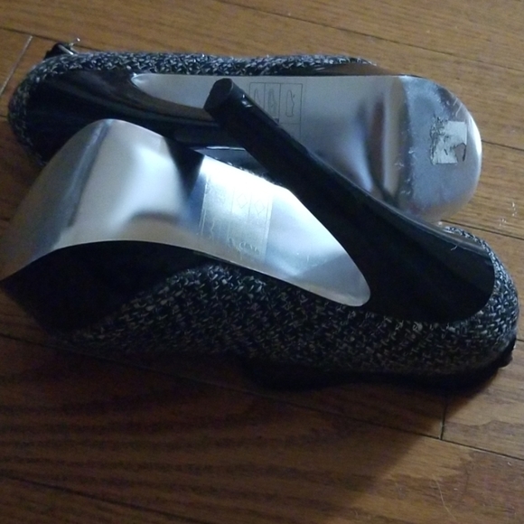 Shoes - Picture 2 of 8